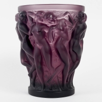 Vase &quot;Bacchantes&quot; cristal violet de LALIQUE FRANCE