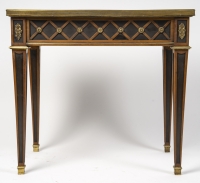 Une table basse de style Louis XVI, XXI siècle