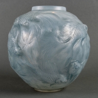 Vase « Formose » verre opalescent double couche patiné bleu de René LALIQUE