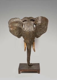 Importante tête d&#039;éléphant en bronze à double patine.