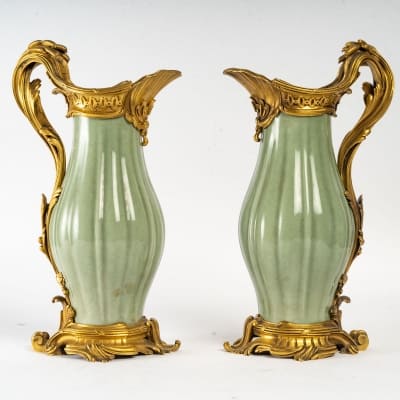 Paire d&#039;alguières modèle Sormani, porcelaine de Céladon, XIXème siècle||||||||