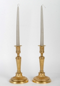 Paire de flambeaux à décor de cannelures en bronze ciselé doré époque Louis XVI vers 1780