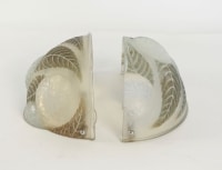 René Lalique Paire d&#039;appliques opalescentes &quot;dalhias&quot;