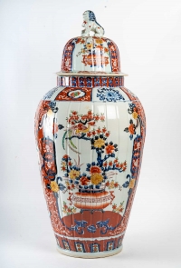 Potiche couverte en porcelaine du Japon, Circa 1900