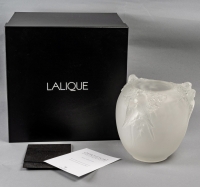 Vase &quot;Perruches&quot; Cristal à Cire Perdue de LALIQUE FRANCE d&#039;après René LALIQUE