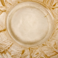 Vase &quot;Lièvres&quot; verre blanc patiné sépia de René LALIQUE