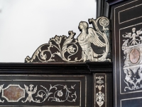 Grand meuble italien en bois noirci du XIXème siècle