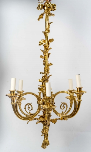 Lustre en bronze doré à 6 lumières, XIXème siècle||||||||||
