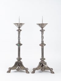 Paire de candélabres de style Gothique. XIXème.