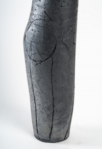 Sculpture céramique &quot;Cylindre personnage &quot; par Daphné Corregan