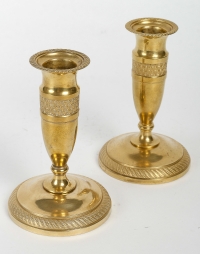 Paire de petits bougeoirs dit « Ragots » en bronze doré époque Empire vers 1815