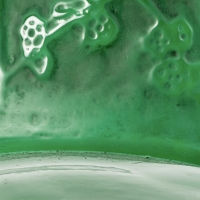 Vase &quot;Perruches en verre vert jade multicouche patiné gris de René LALIQUE