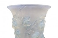 René Lalique. Vase blanc opalescent