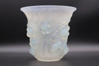 René Lalique. Vase blanc opalescent