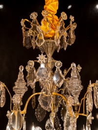 Lustre cage d’époque Louis XV en bronze doré à décor de cristal taillé vers 1760-1770