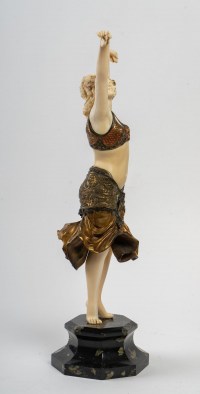 Danseuse andalouse en chryséléphantine sur marbre de Claire Colinet, XXème