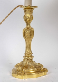 Paire de flambeaux Rocaille en bronze ciselé et doré dans le style Louis XV vers 1850