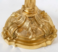 Paire de flambeaux Rocaille en bronze ciselé et doré dans le style Louis XV vers 1850