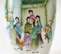 Vase en porcelaine de chine , période république (1912-1949)