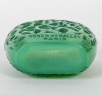 Flacon &quot;Le Jade&quot; verre vert jade patiné gris de René LALIQUE pour Roger et Gallet