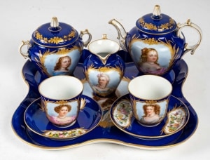 Service de thé en porcelaine bleu de Sèvres XIXème siècle||||||