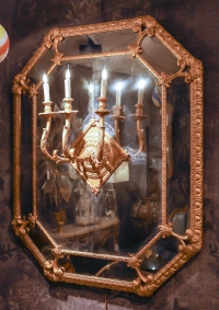 Paire de miroirs de style Louis XIV en bois doré, circa 1880