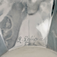 Carafe &quot;Sirènes et Grenouilles&quot; verre blanc patiné bleu de René LALIQUE