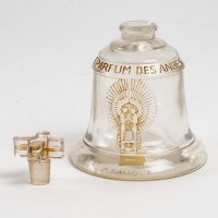Flacon &quot;Le Parfum des Anges&quot; verre blanc patiné sépia de René LALIQUE pour Oviatt