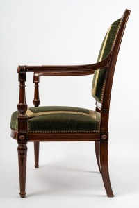 Paire de fauteuils du Château de St Cloud d&#039;époque Directoire (1795-1799).