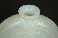 RENÉ LALIQUE (1860-1945) Vase “Escargot“ en verre opalescent