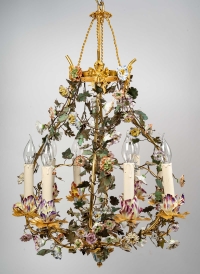 A Chandelier Decorated with Porcelain.