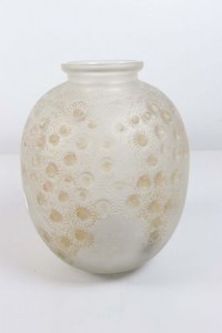 RENE LALIQUE (1860-1945) Vase &quot;Marguerites&quot;