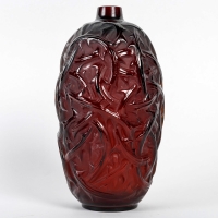 Vase &quot;Ronces&quot; verre rouge foncé de René LALIQUE