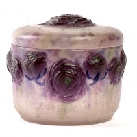 Boîte &quot;Roses&quot;, &quot;Renonculus&quot; pâte de verre blanche, verte, violette, bleue de Gabriel ARGY-ROUSSEAU 