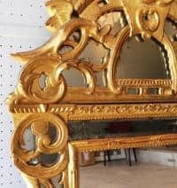 Superbe Miroir d&#039;époque Régence en bois doré, a pare-closes, ca 1730, France