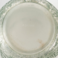 Vase &quot;Biches&quot; verre blanc patiné vert de René LALIQUE