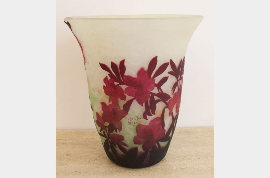 MULLER FRERES - Important vase à décor d&#039;hibiscus||
