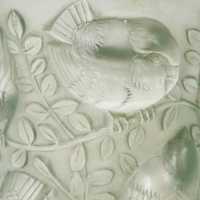 Vase &quot;Saint François&quot; verre blanc patiné vert de René LALIQUE