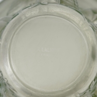 Vase &quot;Saint François&quot; verre blanc patiné vert de René LALIQUE