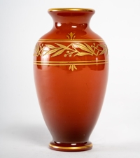 Petit vase overlay corail, Baccarat, XIXème siècle