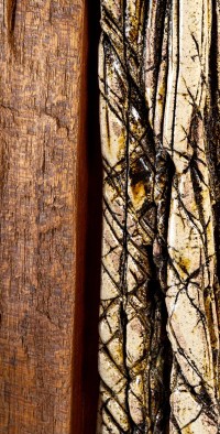 Totem en grés et bois par Salvatore Parisi - exposition en cours