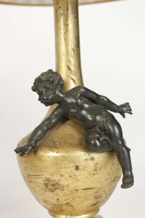 Paire de lampes aux amours en bronze doré et patiné, base en onyx, 19ème siècle, époque Napoléon III