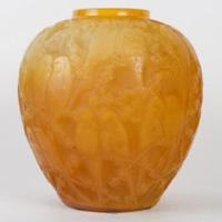 René Lalique ,1919 ,Vase &quot;Perruches&quot; Butterscotch.