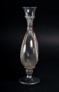 Vase venitien, fin XVIIIème/ Début XIXème emaillé noir et blanc