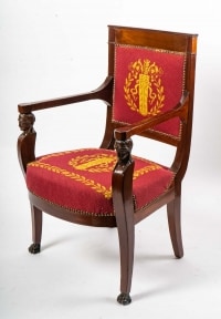 une paire de fauteuils aux egyptiennes d&#039;epoque consulat