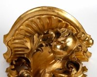 Paire de consoles d’appliques de style Louis XV en bois sculpté et doré Italie milieu XIXème siècle