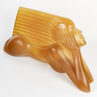 Daum France , sculpture en pate de verre de couleur ambre , édition limitée par Dan Dayli artist American de 150 piece .
