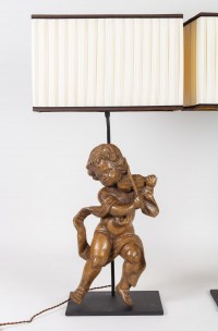 Paire d&#039;amours en bois sculpté du 18e siècle montés en lampe