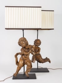 Paire d&#039;amours en bois sculpté du 18e siècle montés en lampe