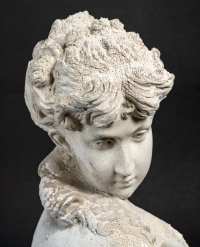 Buste d&#039;une Belle Femme avec les cheveux longs en plâtre, milieux du XXème siècle